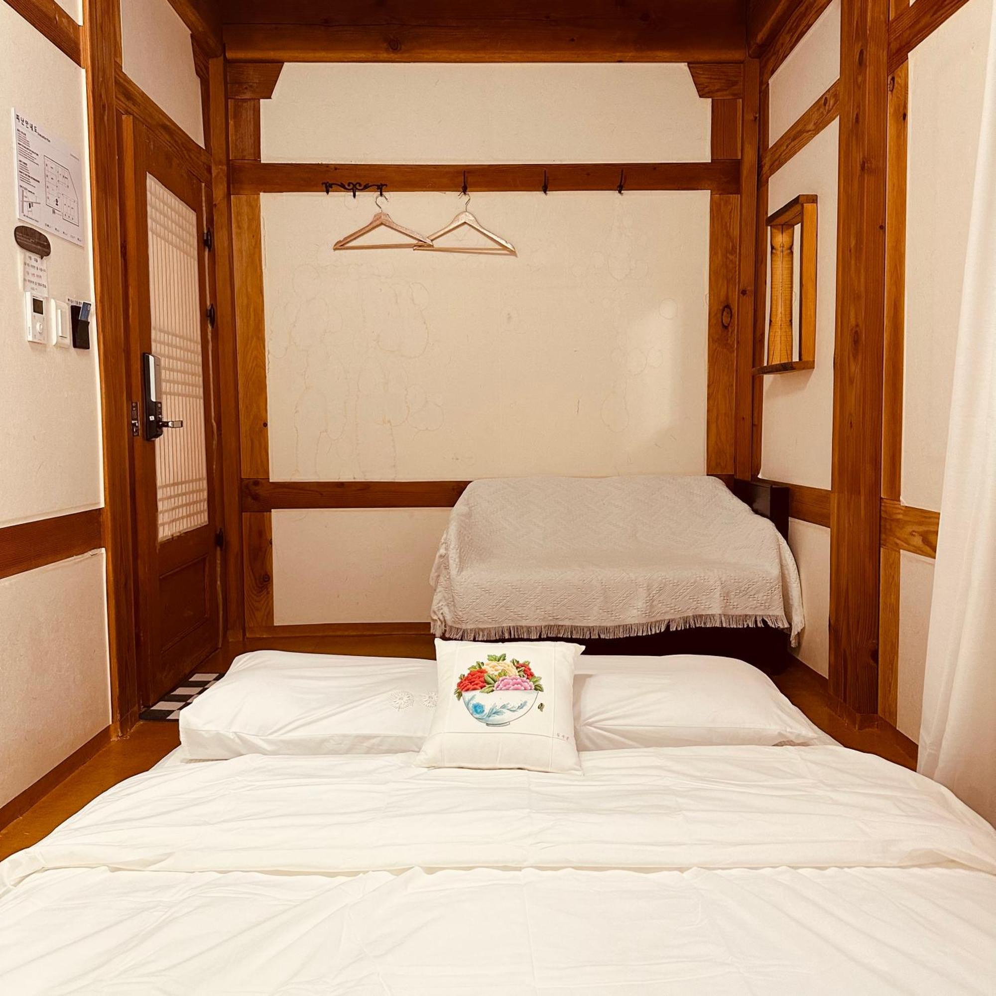 Jeonju Hanok Village Deoksugung Екстериор снимка