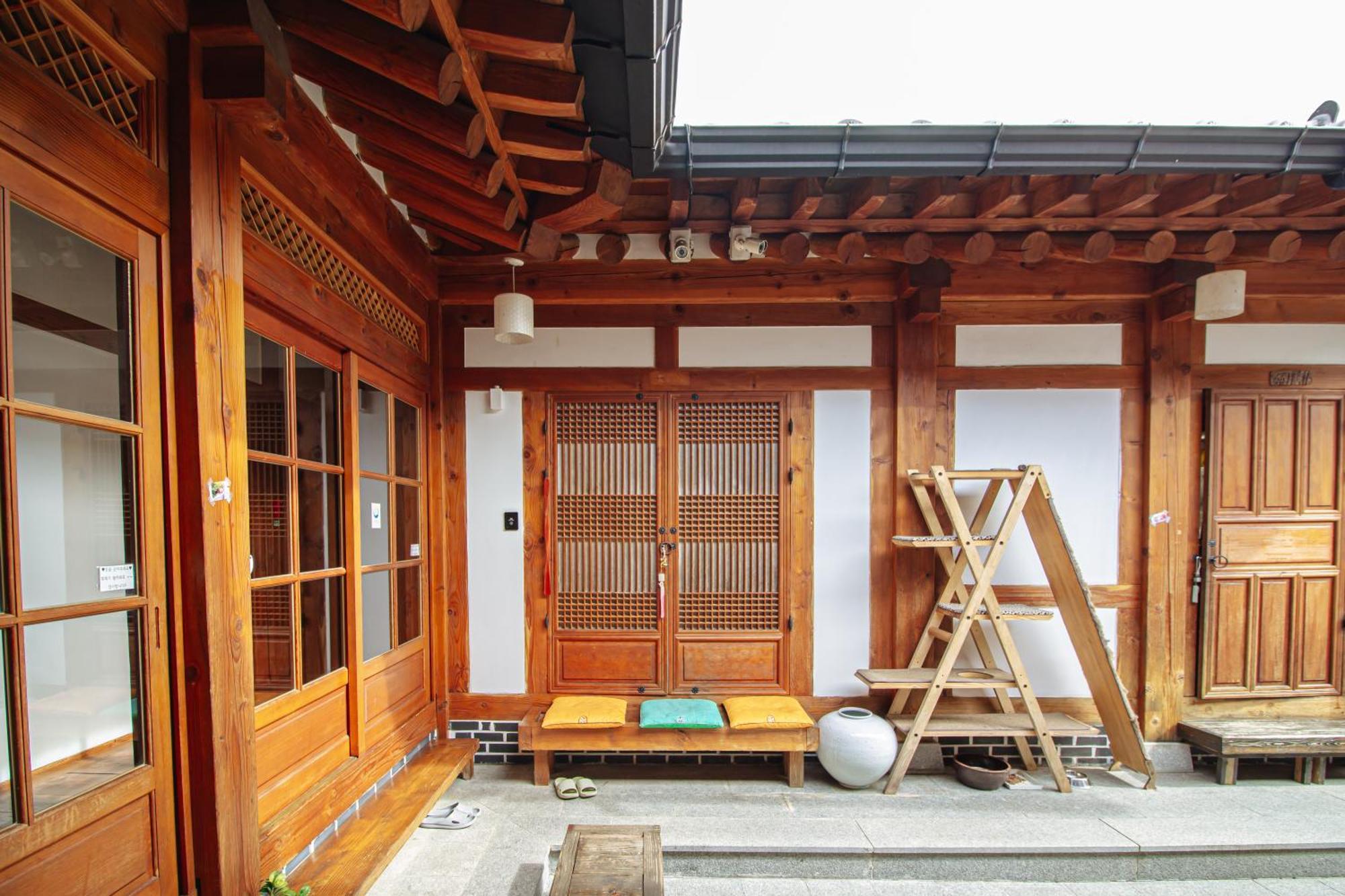Jeonju Hanok Village Deoksugung Екстериор снимка